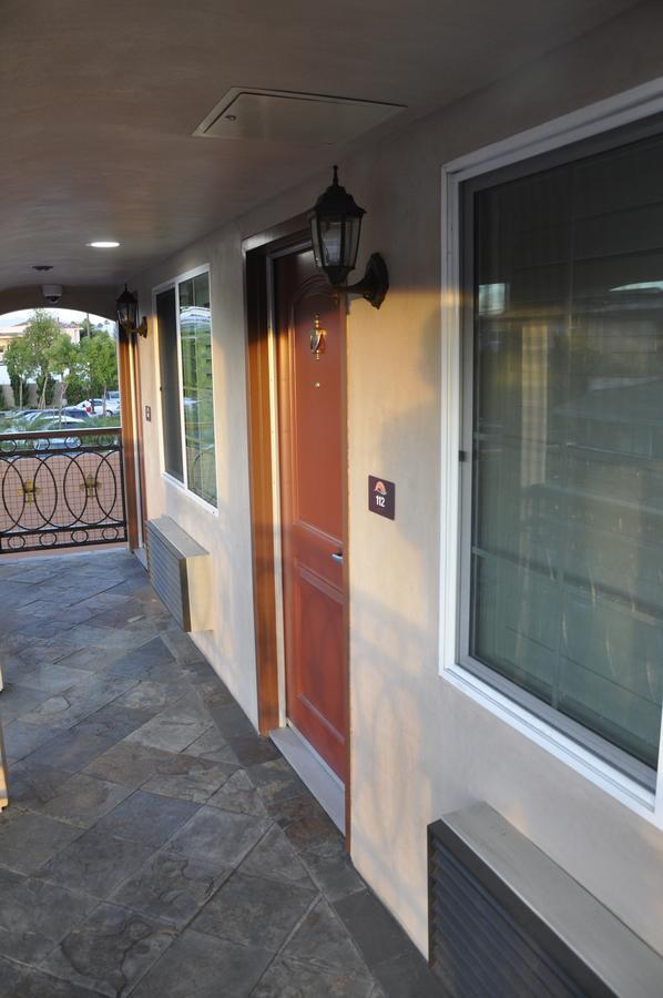 Sun Light Motel Downey Bagian luar foto