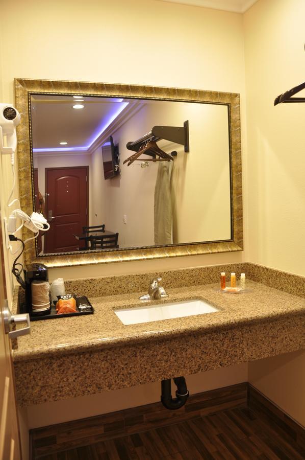 Sun Light Motel Downey Bagian luar foto